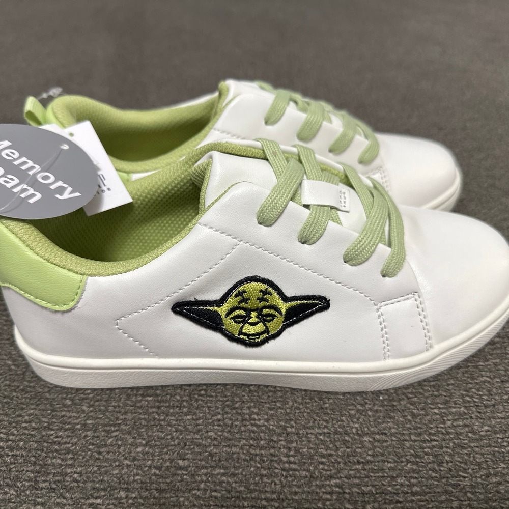Gap Star Wars Baby Yoda Green Sneakers Size 2 New